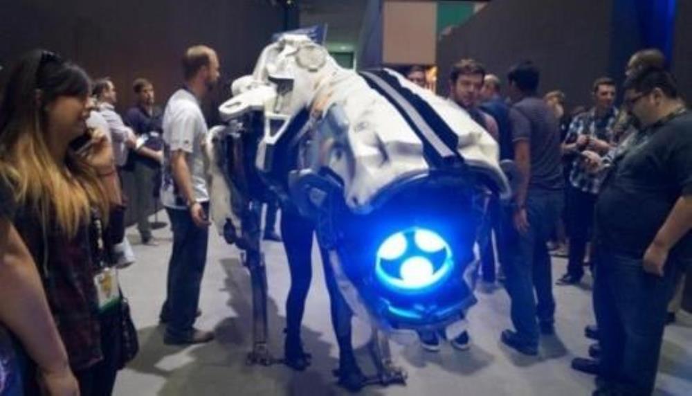 Horizon：Zero DawnのロボットDinoがE3 ShowfloorでMicrosoftファンを狩りました