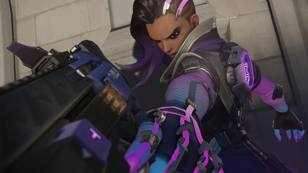 オーバーウォッチのソンブラはとてもクールです、彼女はゲームのラウンドの終わりのプレイをハッキングできます