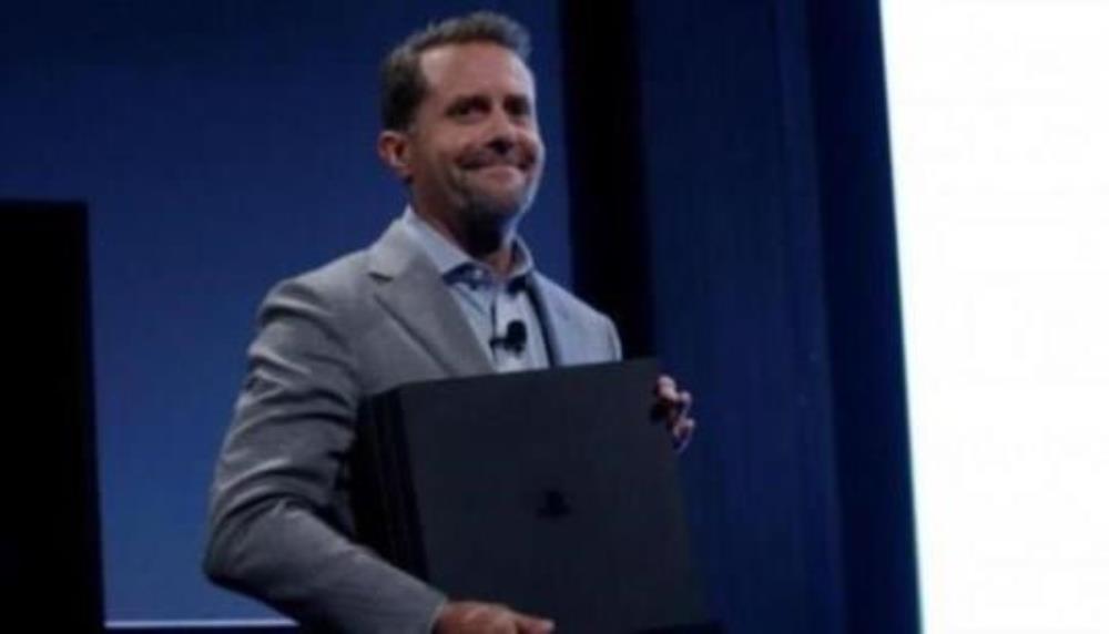 Sony PlayStation 4 Pro-スタッフ