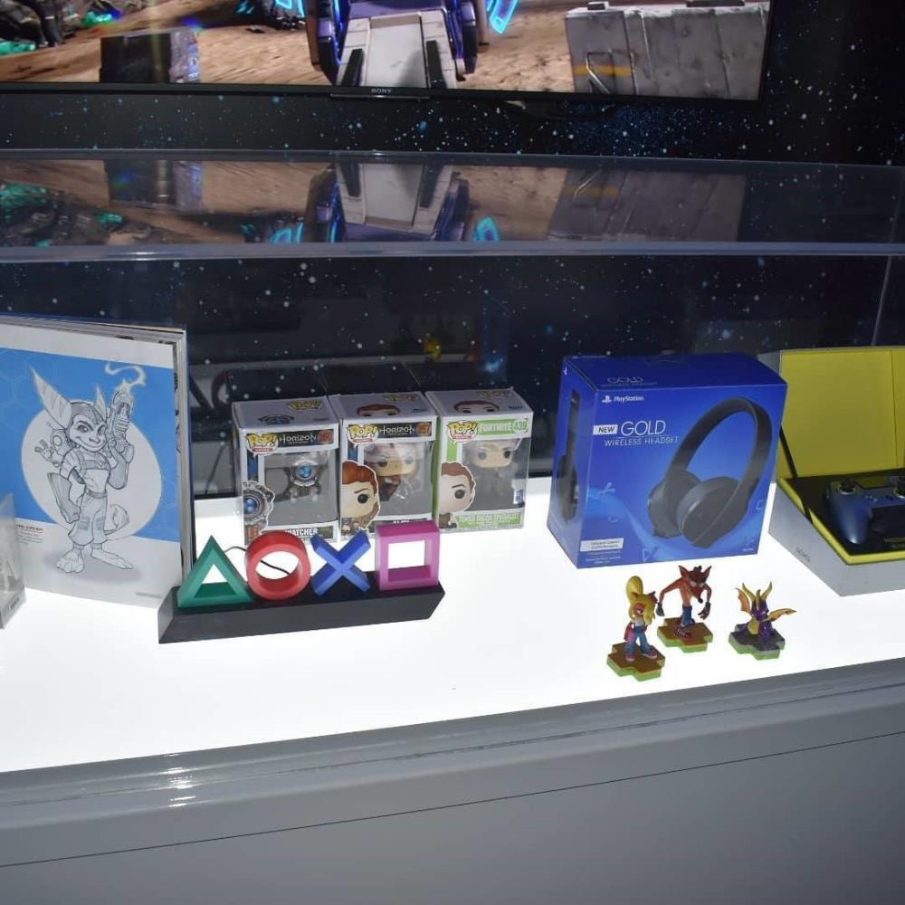 Sony Swag and PlayStation Truck Pictures：Phoenix Fan Fusion 2019