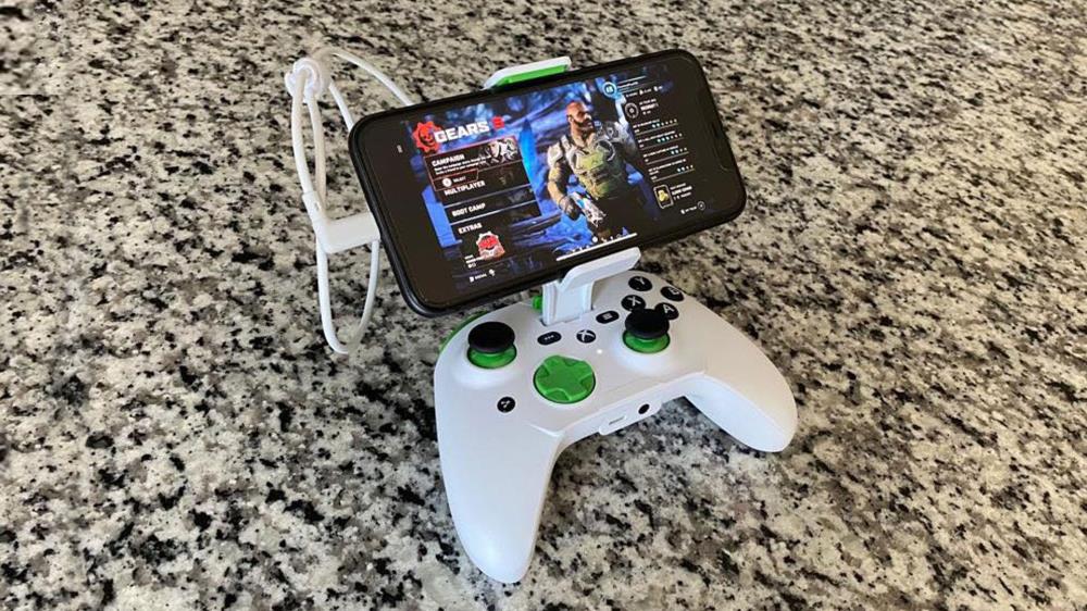 This iPhone game controller is designed for Xbox Cloud Gaming [Review]